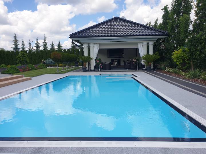 basen z rynną designerską z Corian'u basen z rynną designerską z Corian'u