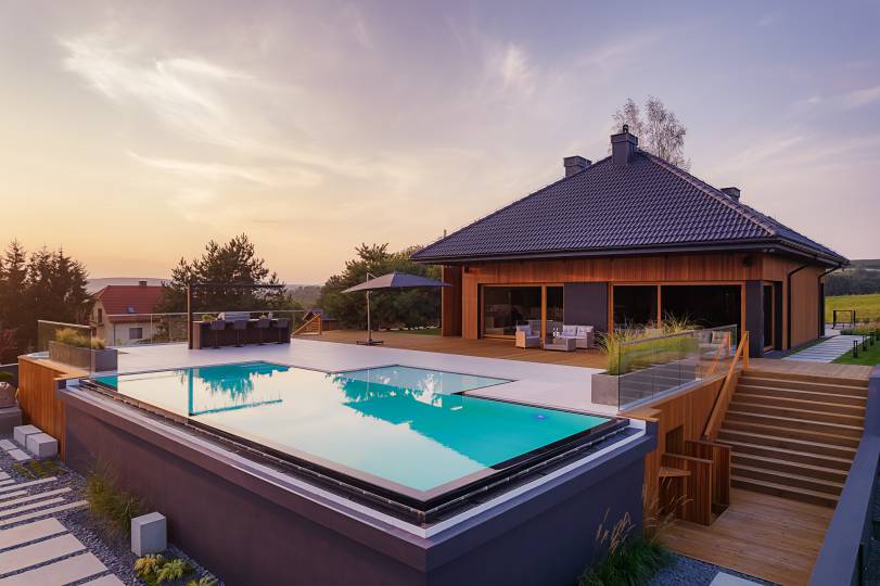 Exclusive swimming pool, infinity edge Exclusive swimming pool, infinity edge