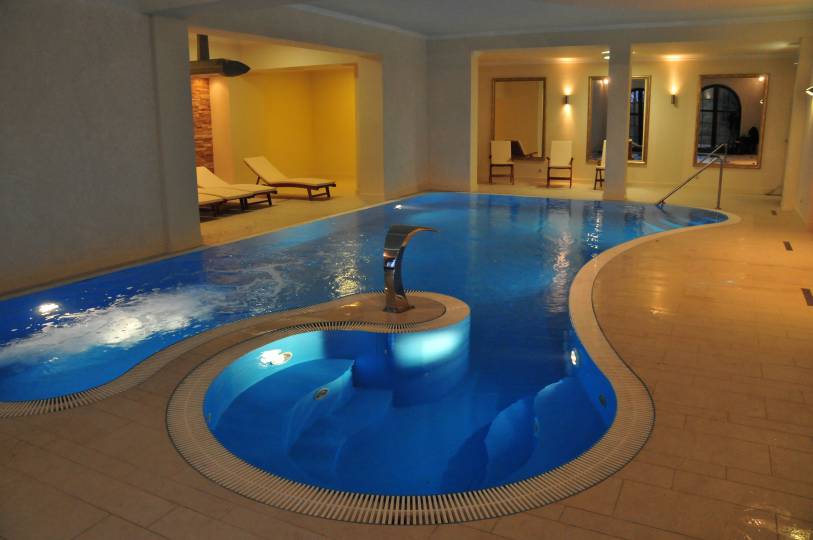 wewnętrzny basen z hydromasażem wewnętrzny basen z hydromasażem