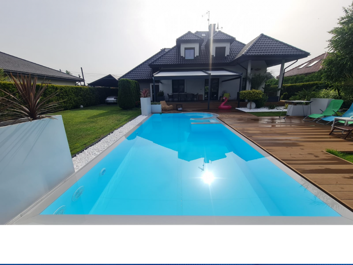 Basen zewnętrzny ze strefą SPA z wykończeniem z Corian'u Basen zewnętrzny ze strefą SPA z wykończeniem z Corian'u