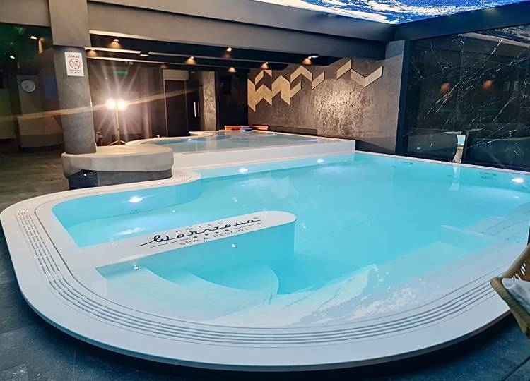 Luxurious hotel swimming pool Luxurious hotel swimming pool