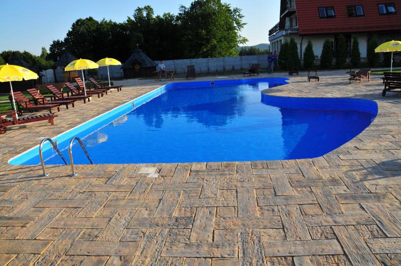 The hotel's outdoor swimming pool The hotel's outdoor swimming pool