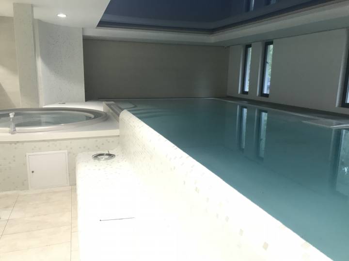 Wanna SPA i basen wewnętrzny Wanna SPA i basen wewnętrzny