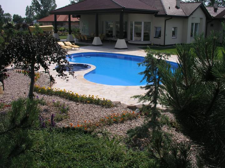 Wanna SPA i zewnętrzny basen przydomowy Wanna SPA i zewnętrzny basen przydomowy