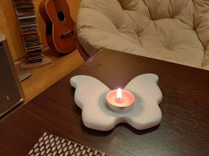 Dekoracja z corianu - świecznik Motyl