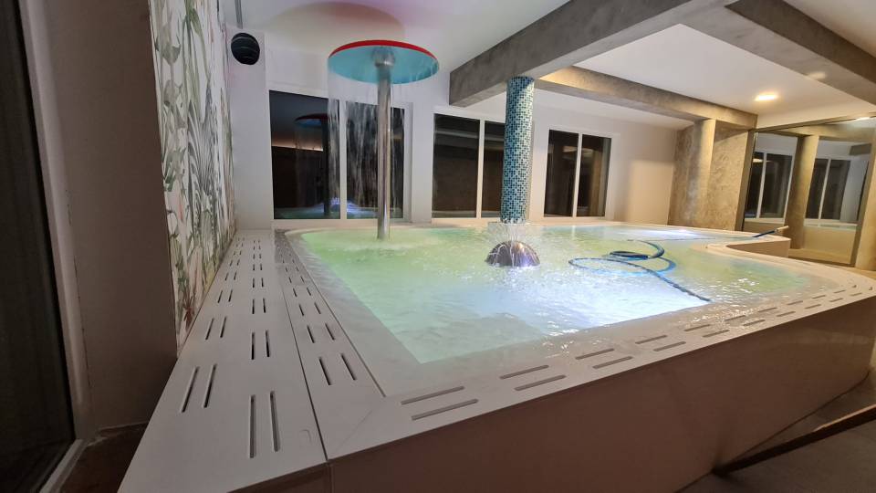 Basen z corianu dla dzieci. Basen z corianu dla dzieci.