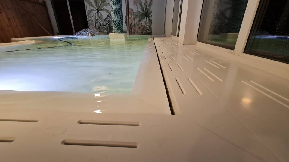 Luksusowy Basen z Corian'u Luksusowy Basen z Corian'u