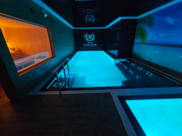 Corianowy basen hotelowy ze strefą SPA Corianowy basen hotelowy ze strefą SPA